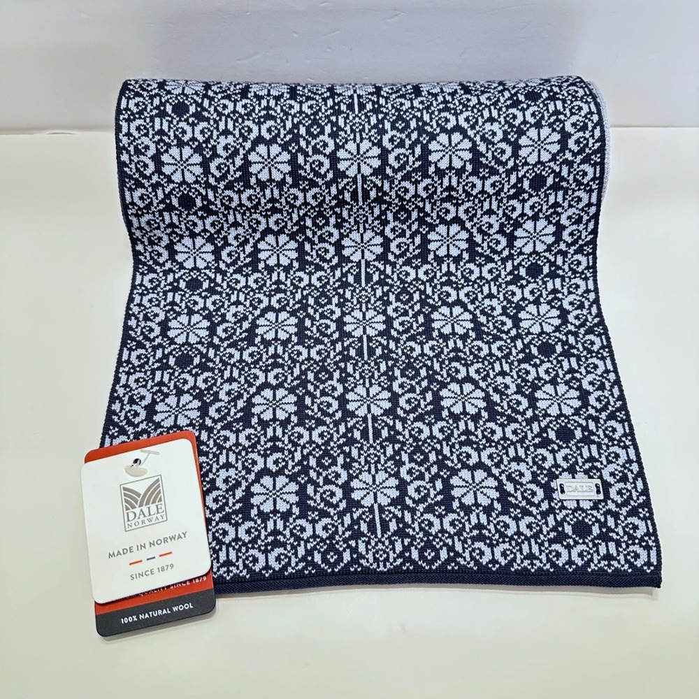 NEW Dale of Norway Otelie Scarf Navy White 100% Merino Wool Nordic Knit Luxury - Picture 7 of 7